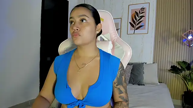 Snapshot of CameronCollins_ chatting on October 2, 8:36 pm CameronCollins online show from October 2, 8:36 pm