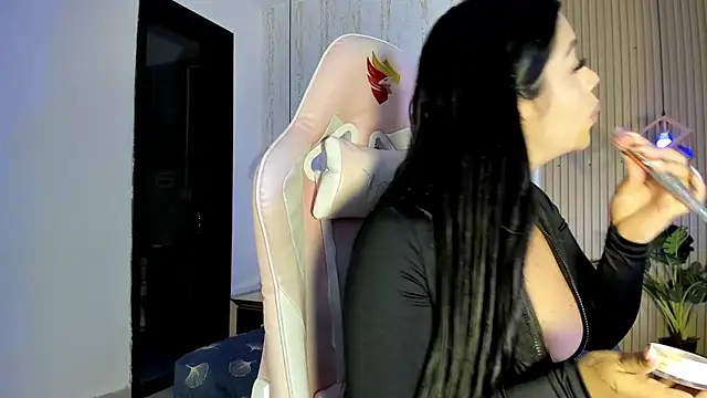 Snapshot of CameronCollins_ chatting on October 21, 7:51 pm CameronCollins online show from October 21, 7:51 pm