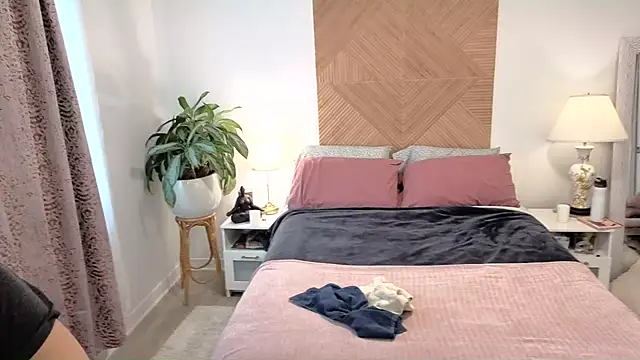 Ellie-L-Elizabeth online show from December 4, 3:03 pm