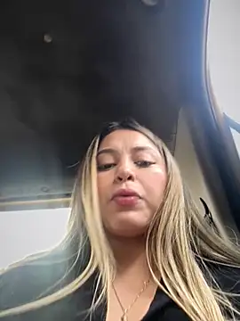 Snapshot of lunablossom_ chatting on October 12, 8:22 pm lunablossom  online show from October 12, 8:22 pm