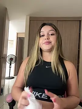 Snapshot of lunablossom_ chatting on October 11, 7:49 pm lunablossom  online show from October 11, 7:49 pm