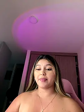 Snapshot of lunablossom_ chatting on October 29, 1:21 am lunablossom  online show from October 29, 1:21 am