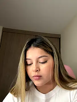 Snapshot of lunablossom_ chatting on September 26, 12:52 am lunablossom  online show from September 26, 12:52 am