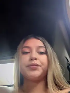 Snapshot of lunablossom_ chatting on October 3, 10:26 pm lunablossom  online show from October 3, 10:26 pm