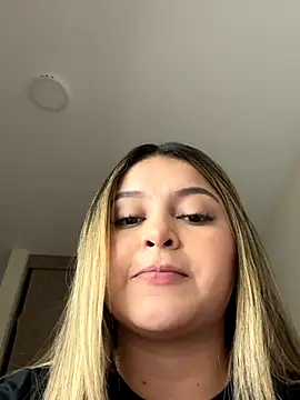 Snapshot of lunablossom_ chatting on October 8, 9:08 pm lunablossom  online show from October 8, 9:08 pm