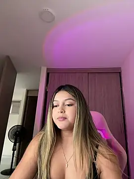 Snapshot of lunablossom_ chatting on October 23, 10:38 pm lunablossom  online show from October 23, 10:38 pm