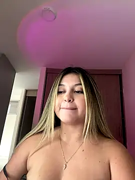 Snapshot of lunablossom_ chatting on October 30, 10:00 pm lunablossom  online show from October 30, 10:00 pm