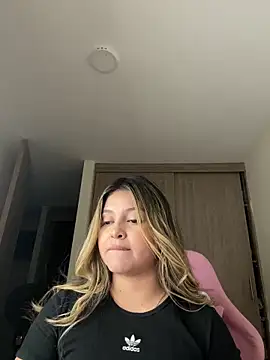 Snapshot of lunablossom_ chatting on September 27, 1:02 am lunablossom  online show from September 27, 1:02 am