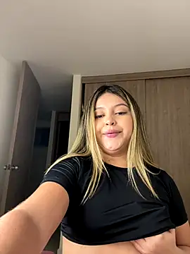 Snapshot of lunablossom_ chatting on September 23, 11:03 pm lunablossom  online show from September 23, 11:03 pm