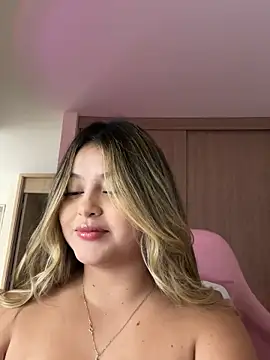 Snapshot of lunablossom_ chatting on October 21, 9:30 pm lunablossom  online show from October 21, 9:30 pm