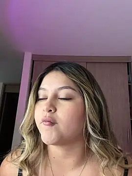 Snapshot of lunablossom_ chatting on October 15, 10:34 pm lunablossom  online show from October 15, 10:34 pm