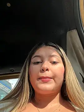 Snapshot of lunablossom_ chatting on October 19, 8:11 pm lunablossom  online show from October 19, 8:11 pm