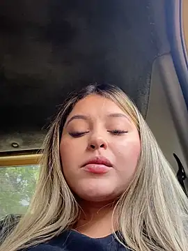 Snapshot of lunablossom_ chatting on October 1, 8:14 pm lunablossom  online show from October 1, 8:14 pm