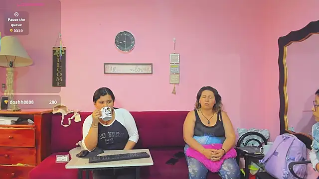 Snapshot of lesbiancuple chatting on October 23, 1:28 pm lesbiancuple online show from October 23, 1:28 pm