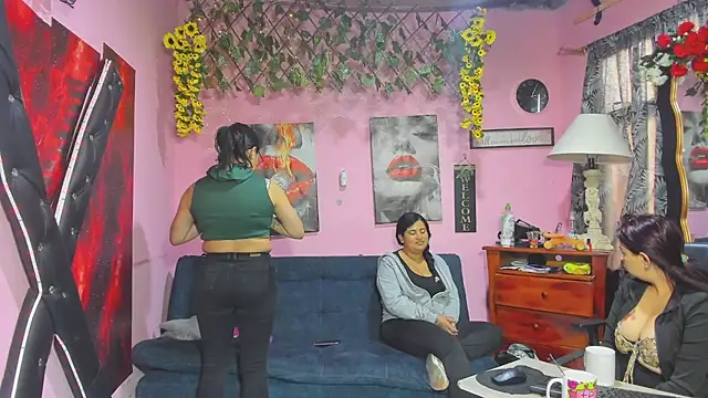 lesbiancuple online show from April 1, 12:06 pm