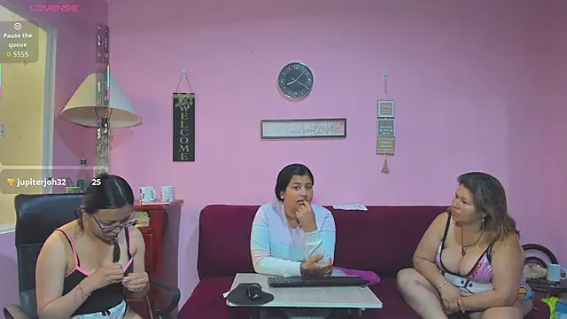 Snapshot of lesbiancuple chatting on October 4, 1:06 pm lesbiancuple online show from October 4, 1:06 pm