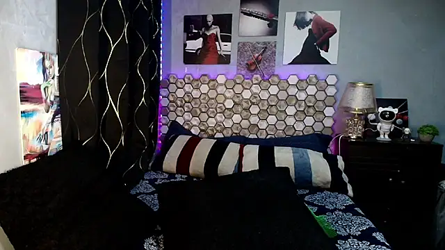 Snapshot of Hot_Metallica69 chatting on October 18, 10:11 pm Hot Metallica69 online show from October 18, 10:11 pm