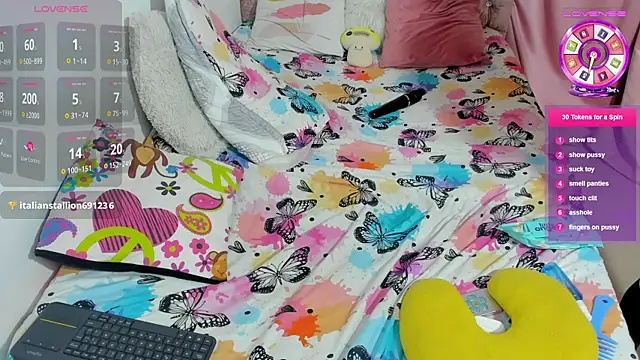 Snapshot of amelia_petiite chatting on October 5, 10:15 pm amelia petiite online show from October 5, 10:15 pm