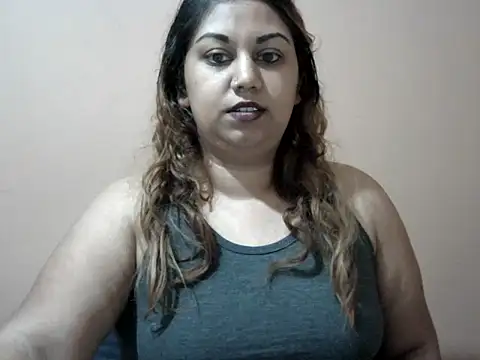 Snapshot of bellachow10 chatting on October 28, 7:47 am bellachow10 online show from October 28, 7:47 am