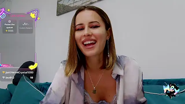 crystalmoon    online show from October 3, 10:26 pm