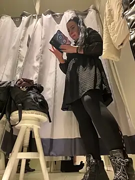 Snapshot of CrazzyChicks chatting on October 12, 7:22 am CrazzyChicks online show from October 12, 7:22 am