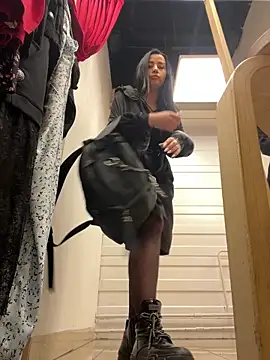 Snapshot of CrazzyChicks chatting on September 28, 7:36 am CrazzyChicks online show from September 28, 7:36 am