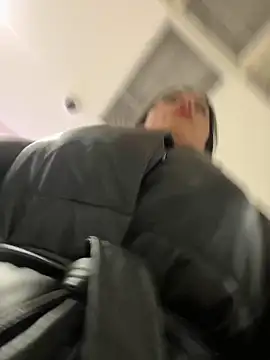 Snapshot of CrazzyChicks chatting on October 11, 6:51 am CrazzyChicks online show from October 11, 6:51 am