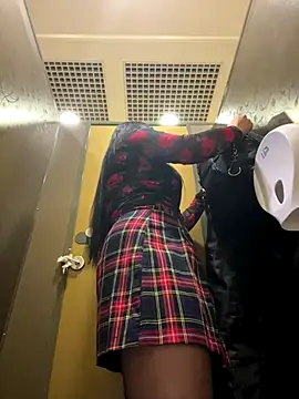 Snapshot of CrazzyChicks chatting on October 2, 7:57 am CrazzyChicks online show from October 2, 7:57 am