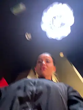 Snapshot of CrazzyChicks chatting on November 1, 7:56 am CrazzyChicks online show from November 1, 7:56 am