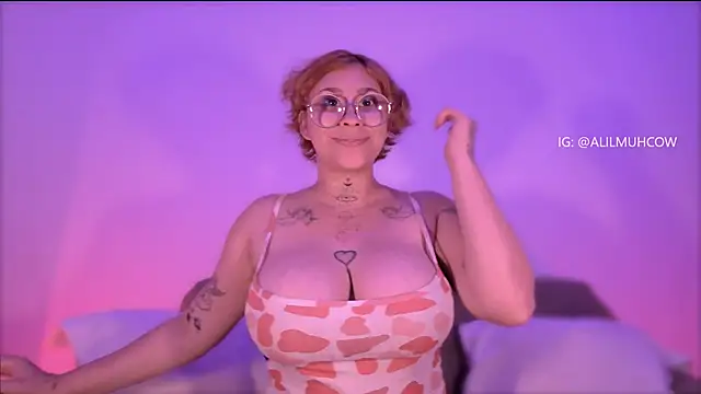 Snapshot of Lilmuh_ chatting on October 7, 11:31 pm Lilmuh online show from October 7, 11:31 pm