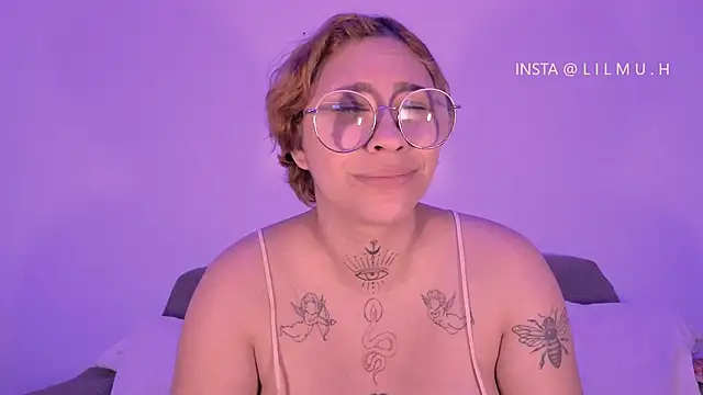 Snapshot of Lilmuh_ chatting on October 31, 12:23 am Lilmuh online show from October 31, 12:23 am