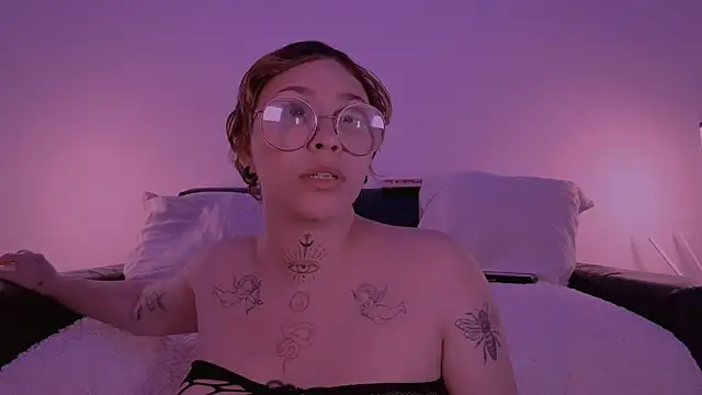 Lilmuh  online show from May 16, 1:30 am