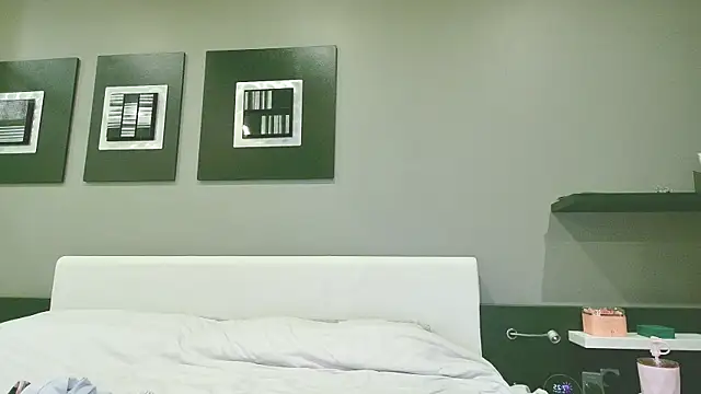 isabella rossse online show from April 7, 5:26 pm