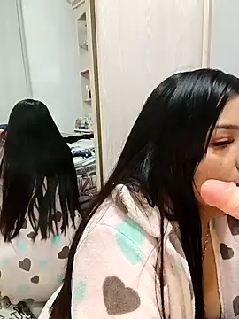 laura dirtyhot online show from December 5, 9:54 am