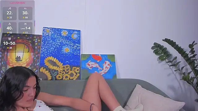 TIFFANYRUSSO online show from March 13, 6:47 am