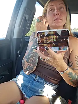 Snapshot of SheIsSomething chatting on October 9, 9:52 pm SheIsSomething online show from October 9, 9:52 pm