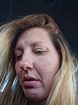 Snapshot of SheIsSomething chatting on September 25, 12:10 am SheIsSomething online show from September 25, 12:10 am