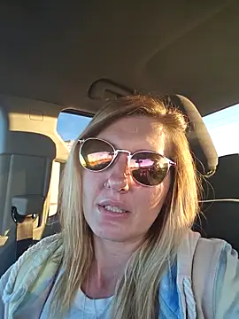 SheIsSomething online show from December 4, 12:02 am