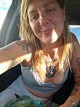 Snapshot of SheIsSomething chatting on September 21, 11:25 pm SheIsSomething online show from September 21, 11:25 pm