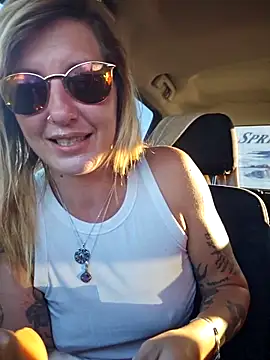 Snapshot of SheIsSomething chatting on October 15, 12:02 am SheIsSomething online show from October 15, 12:02 am