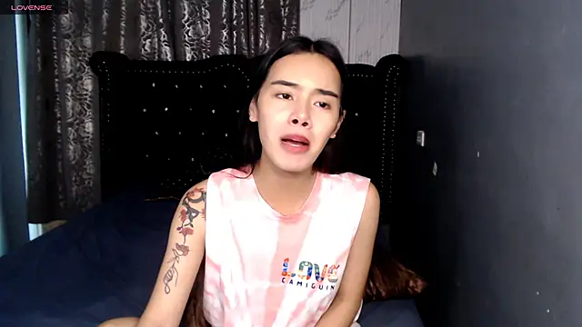 shecutie69 online show from December 23, 2:48 am