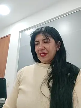 Snapshot of aisha_latina chatting on September 17, 2:59 pm aisha latina online show from September 17, 2:59 pm