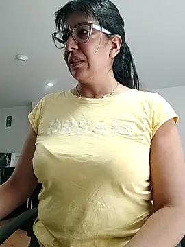 Snapshot of aisha_latina chatting on October 15, 5:26 pm aisha latina online show from October 15, 5:26 pm