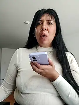 aisha latina online show from April 10, 2:34 pm