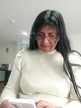 Snapshot of aisha_latina chatting on October 14, 2:08 pm aisha latina online show from October 14, 2:08 pm