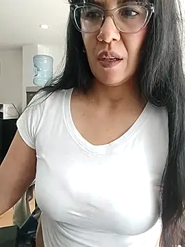 aisha latina online show from November 21, 3:14 pm