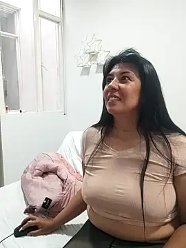 aisha latina online show from February 17, 3:55 pm