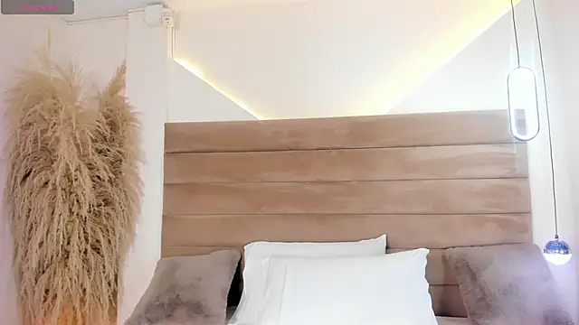 ValerieDiaz  online show from November 4, 12:21 pm