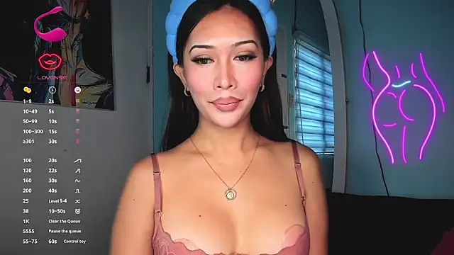 Jasmine Elcock online show from November 4, 11:10 pm