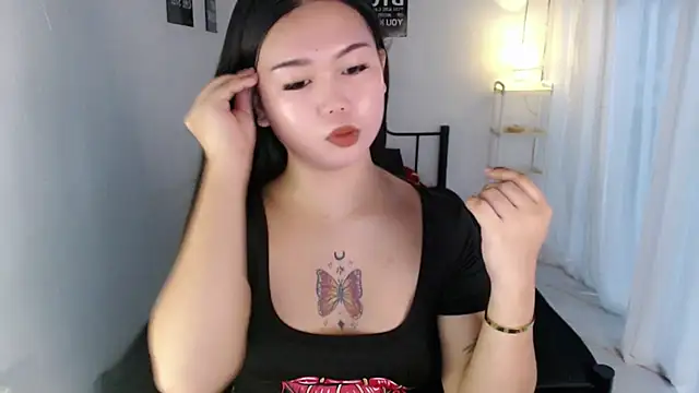 Snapshot of Vivorey_Leighn chatting on July 17, 3:38 pm Vivorey Leighn online show from July 17, 3:38 pm